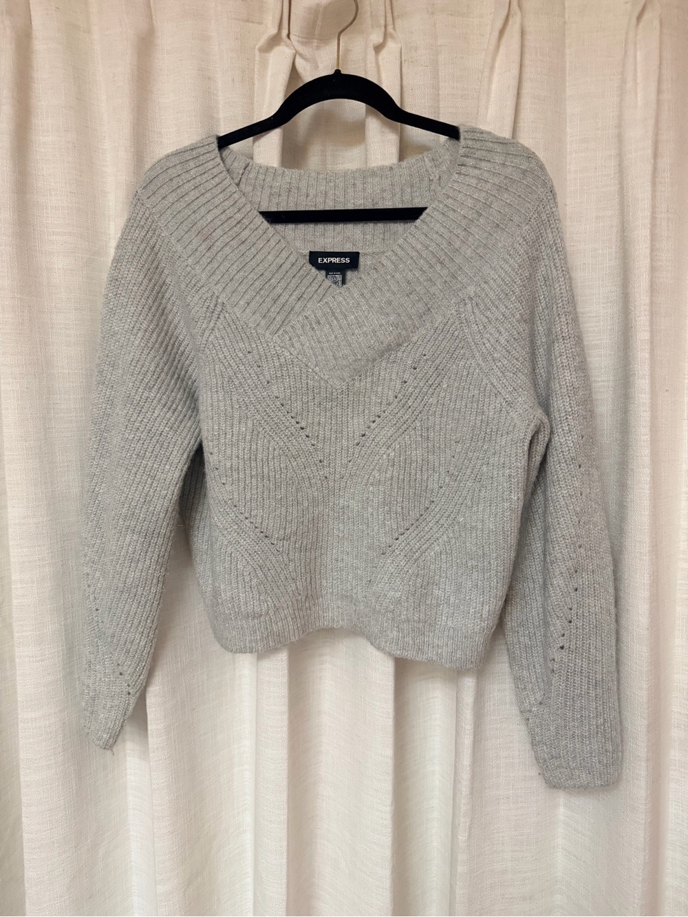 Express Gray Chunky Knit V-Neck Cropped Sweater- women’s size S